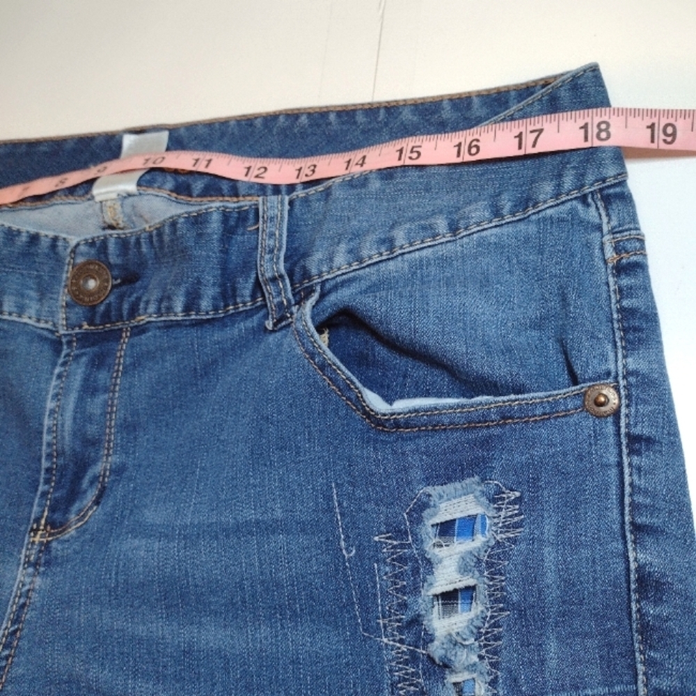 Maurices Women's Distressed Patch Stretchy Jeans Size (18) Regular - Picture 12 of 14